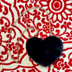 Fur heart clutch 🖤